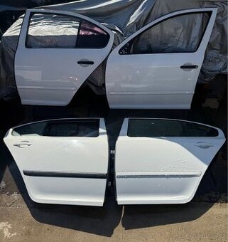 Boční dveře Octavia 2 - BÍLÁ