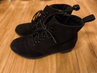 Černé kotníkové boty vel. 36