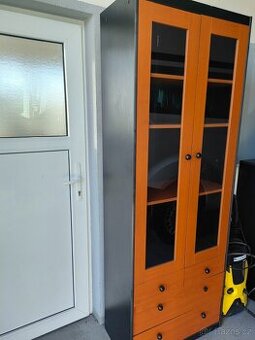 Kancelářský nábytek skříně