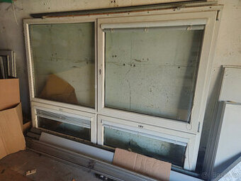 prodám velké, bílé plastové okno