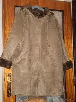 kabát dámský - 3/4 délka  - kožich s kapucí oz. 46 - XXXL
