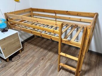 Patrová postel z masivního dřeva