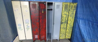 Šatní skříň plechová