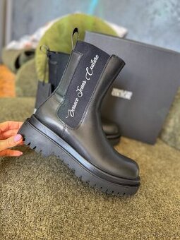 Krásné, vyšší boty Versace Jeans