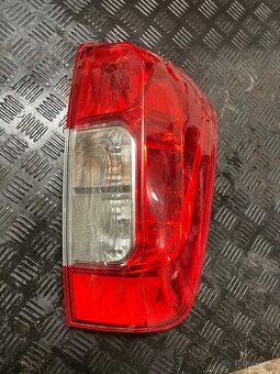 Zadní světlo Nissan Navara