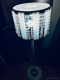 Stojací lampa korálková