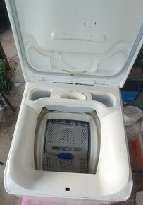 Pračka Electrolux s horním plněním