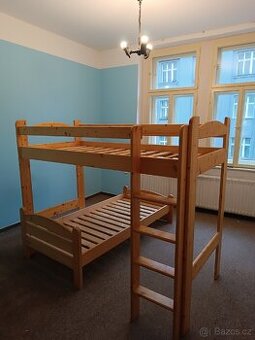 Patrová postel