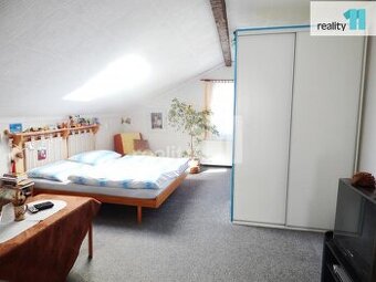 Kompletně zařízený byt 1+kk, 30 m2 v 1 patře RD v Praze 9 -