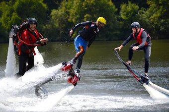 Hledáme instruktory/ky na Flyboarding