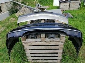 Mercedes w203 sedan nárazník s chromovou lištou používaný