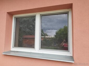 Plastové dvojkřídlé okno
