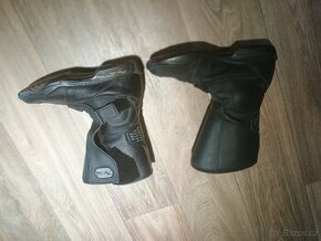 Motoboty forma pro ženu velikost 40, velmi zachovalé - 1