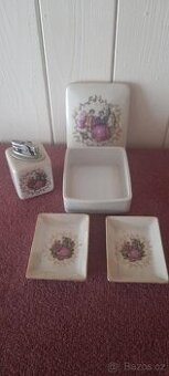 LUXUSNÍ VINTAGE PORCELÁNOVÝ SET ZAPALOVAČ KRABIČKA A 2 POPEL