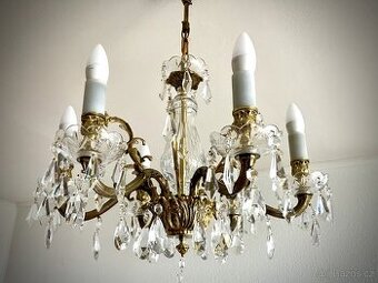 Křišťálový lustr