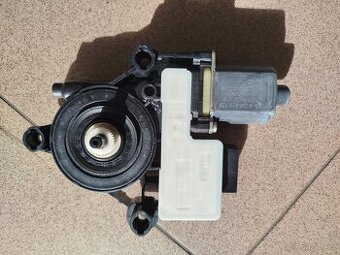 Seat Leon 2012-2021 motor stahovačky levá zadní