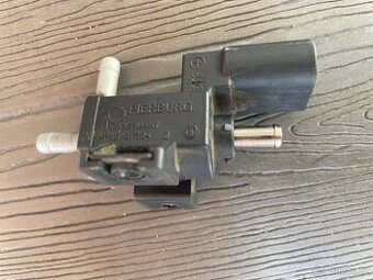 Regulační ventil magnetický plnícího tlaku turba 06F906283D