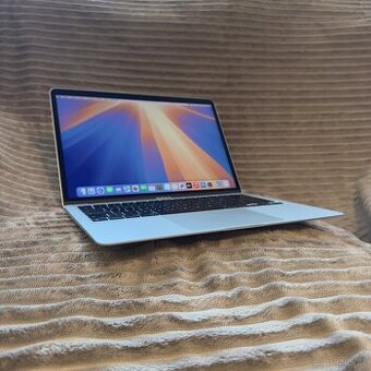 MacBook Air M1 / 256 GB / 8 GB / 95% kondice baterie