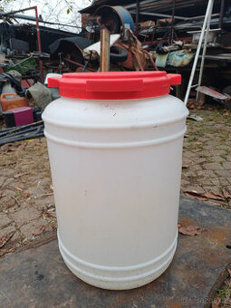 Bečka (barel, sud) plastový