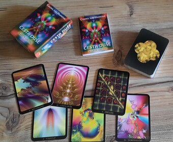 PRODÁM VYKLÁDACÍ KARTY + KNIHY