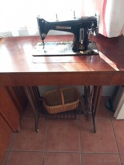 prodám šlapací šicí stroj