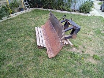 Přední radlice na traktor