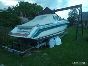 Motorovy člun 7 m,motor V8