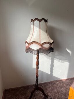 vintage stojící lampa