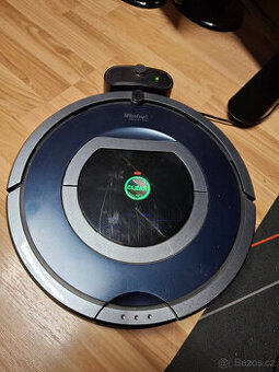 Robotický vysavač iRobot Roomba 785 s vadnou baterií