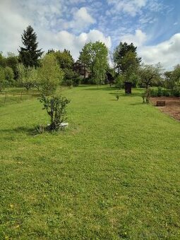 krásny stav. pozemek popůvky, chatka