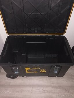 Voděodolný box na kolečkách 240L Stanley