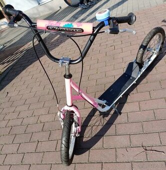 Dívčí koloběžka Worker