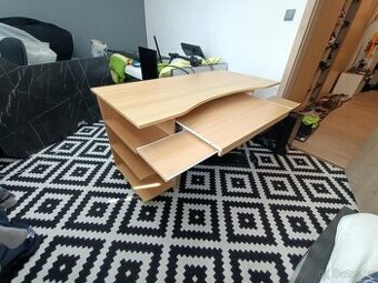 Prodám psací stůl 140x70 cm, odstín světlý buk, na kolečkác