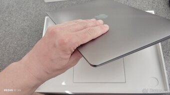 Macbook Apple M1 chip 8 GB LPDDR4 RAM 256GB SolidStateDisk