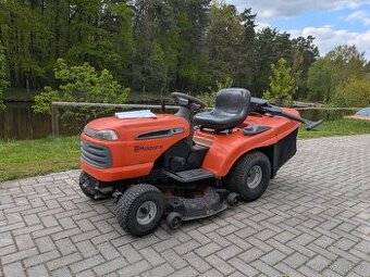 Zahradní traktůrek/sekačka Husqvarna