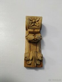 Ručně vyřezaný ornament