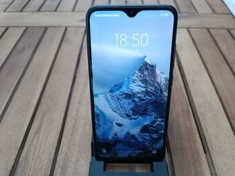 Xiaomi Redmi 8, 3GB RAM, 32GB, lehce vypálený display