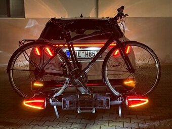 Nosič na tažné na 2 elektrokola s led dynamickými světly