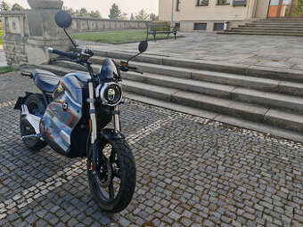 Elektro motorka soco tc wanderer 2023