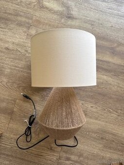 Krasna lampa v prirodnich tonech