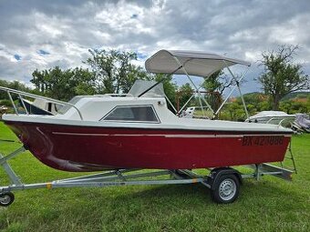 Kajutova lod 5x2m, vlek, motor 5-50, 4 motory