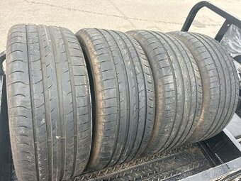 Pneu 245/45R18 100Y