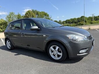 Kia Ceed 1,4 koupeno nové v ČR dobrý stav