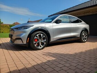 Ford Mustang Mach-E 75,7kWh Premium AWD STD