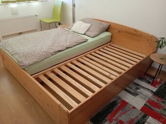 Manželská postel dřevěná