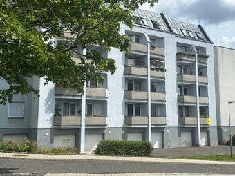 Cenově výhodná kancelář / nehty salon / sklad v přízemí domu