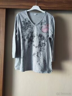 hezká šedá halenka