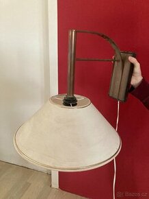 Lampa na zeď