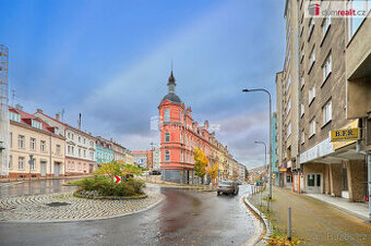 Prodej bytového domu s obchodními prostory v Karlových Varec - 1