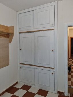 Zabudovaná skříň